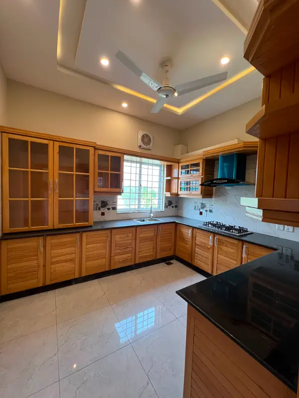 10 Marla House — Bahria Town, Islamabad - Islamabad