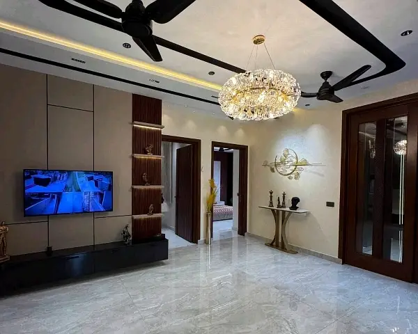 10 Marla House — Bahria Town, Lahore - Lahore