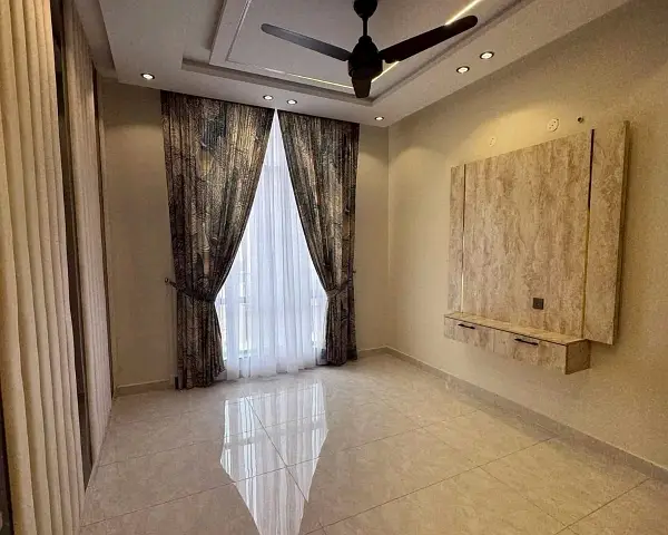 10 Marla House — Bahria Town, Lahore - Lahore