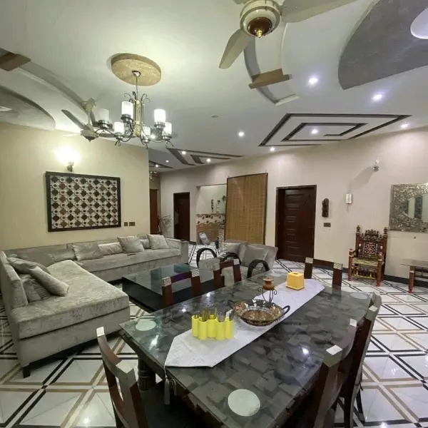 1 Kanal House — Model Town, Lahore - Lahore