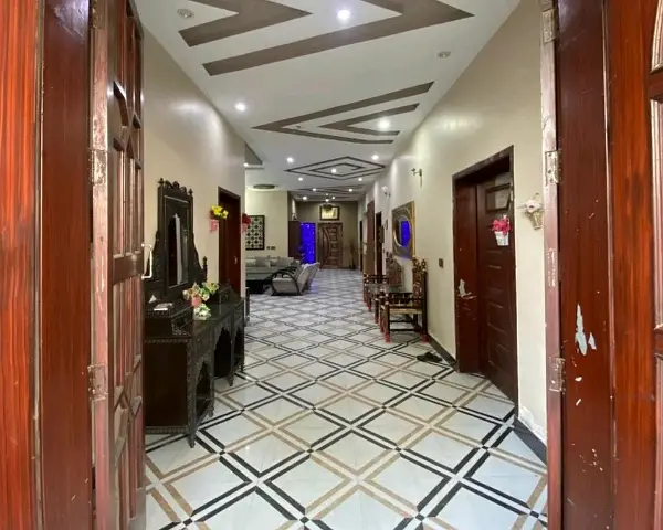 1 Kanal House — Model Town, Lahore - Lahore